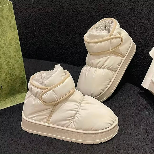 Waterproof puffer boots