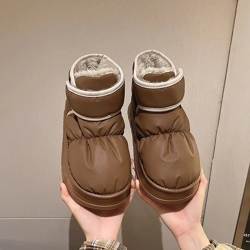 Waterproof puffer boots